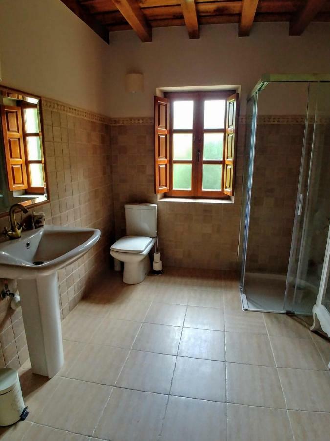 Trisileja En Novales Hotel Buitenkant foto