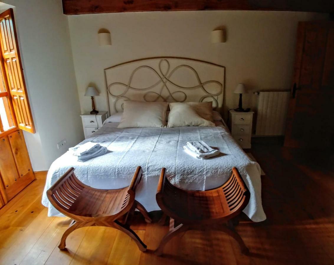 Trisileja En Novales Hotel Buitenkant foto